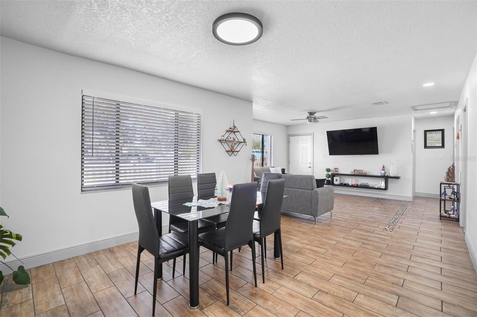 Image 12 of 36 For 1 Palm Street