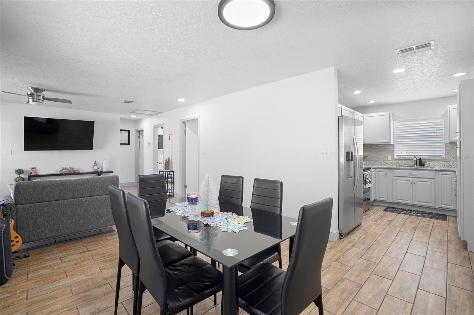 Image 13 of 36 For 1 Palm Street