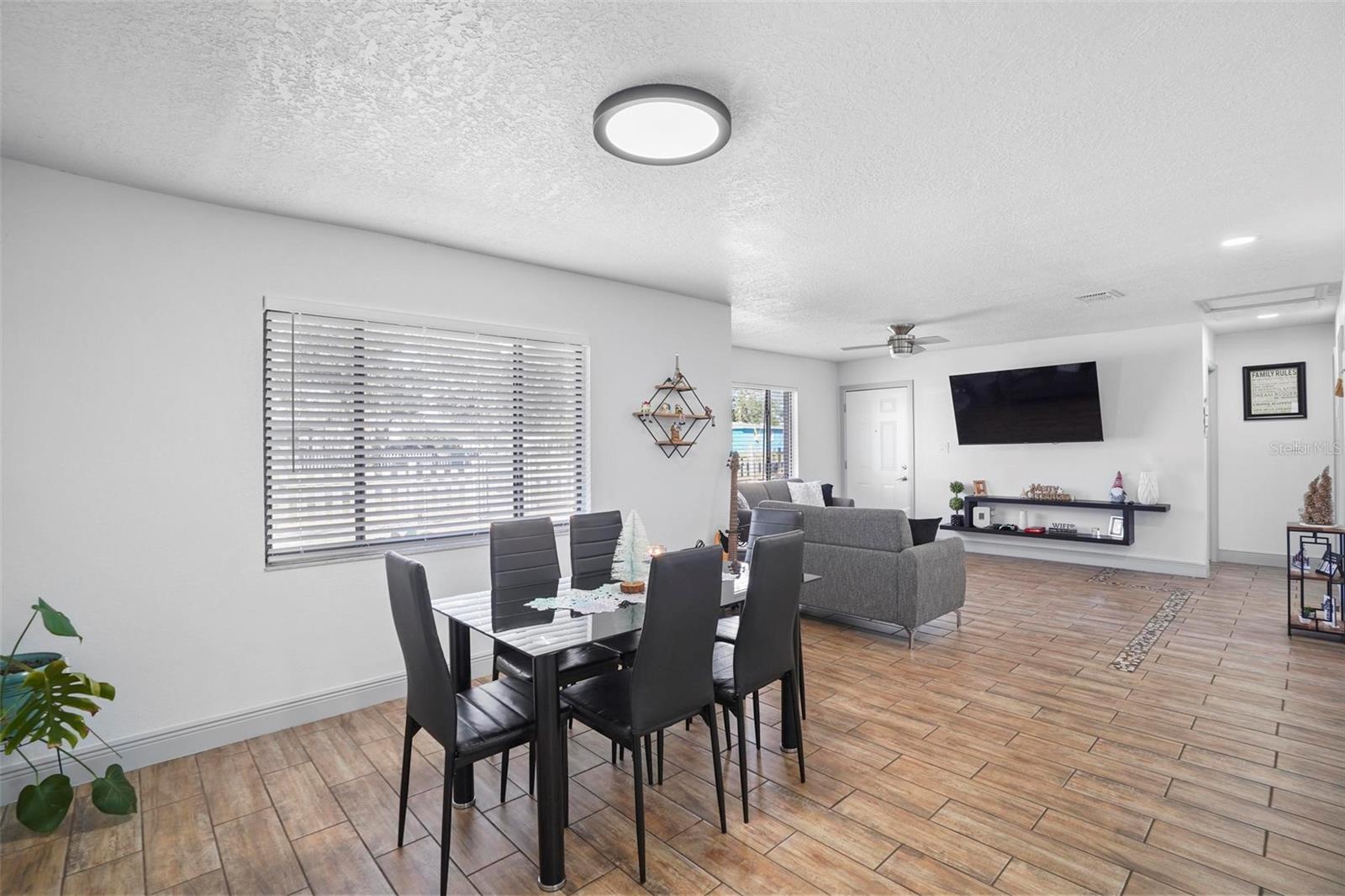 Image 20 of 36 For 1 Palm Street