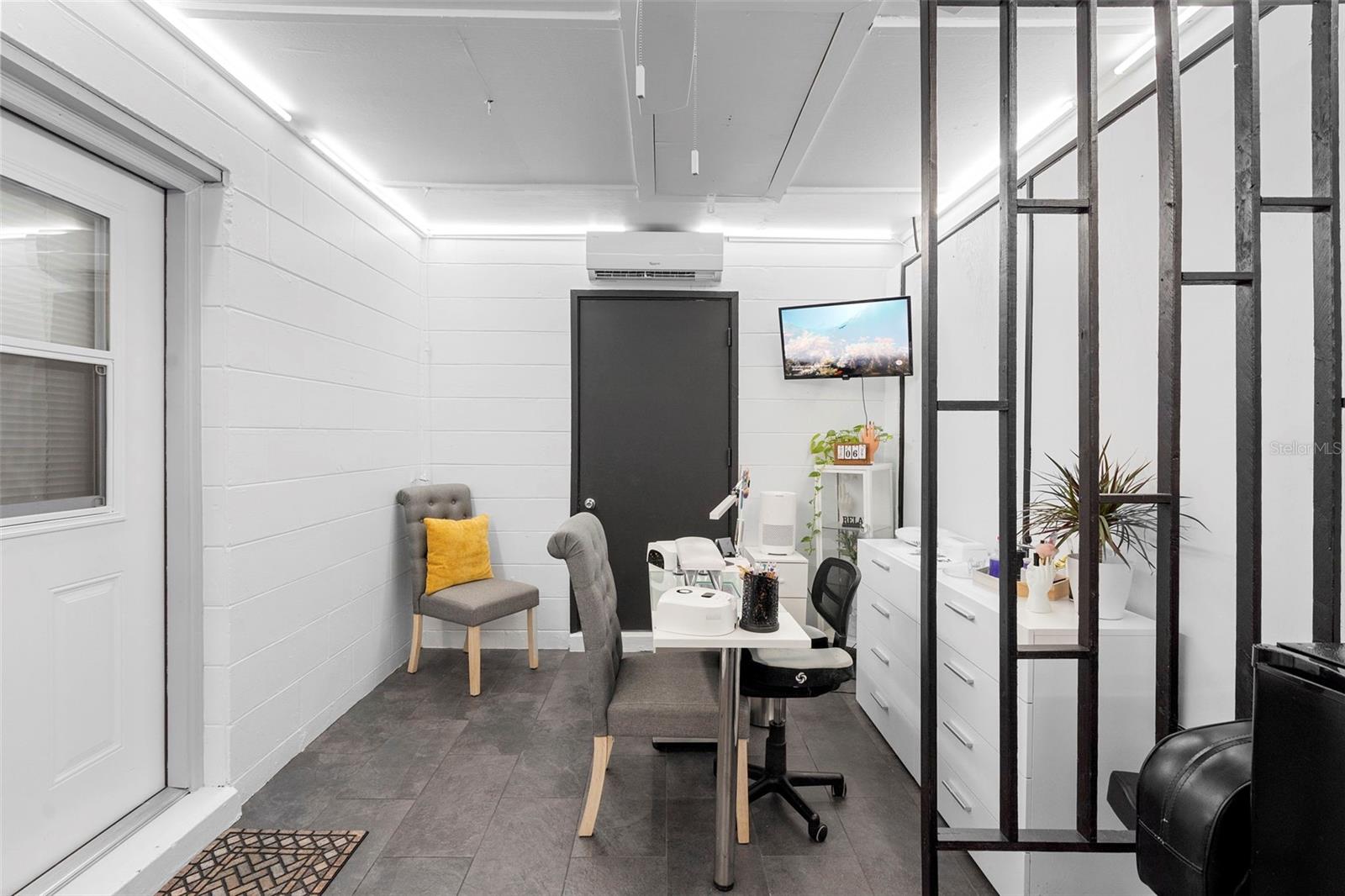 Image 30 of 36 For 1 Palm Street