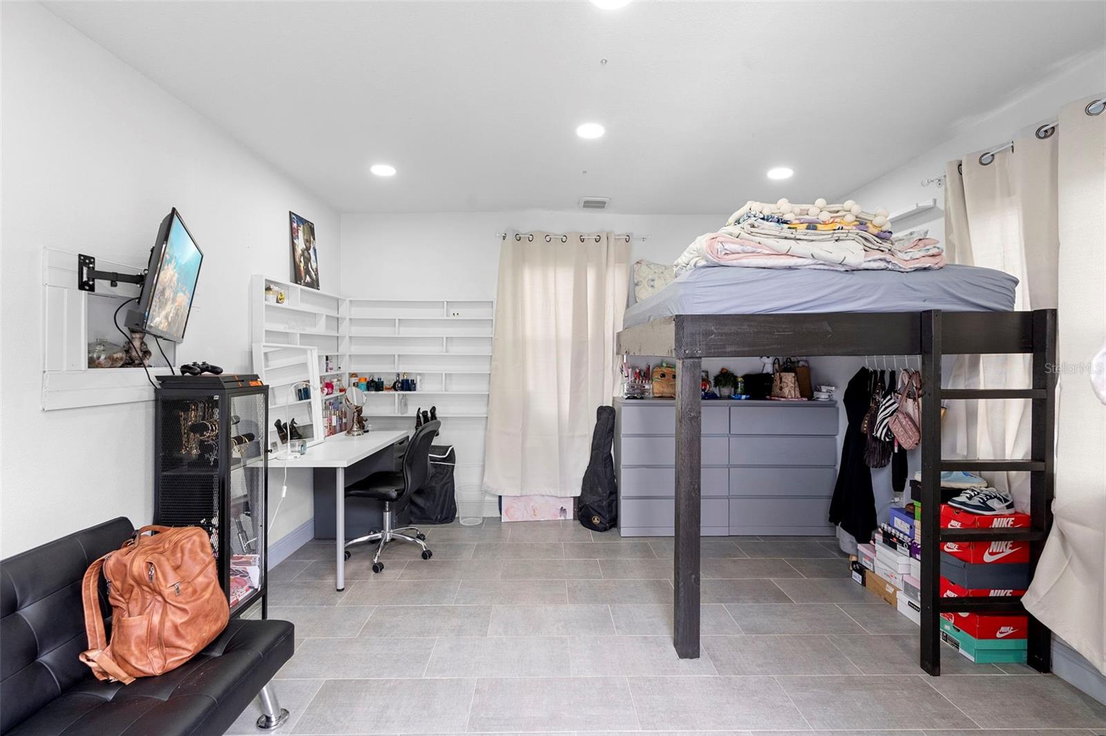 Image 33 of 36 For 1 Palm Street