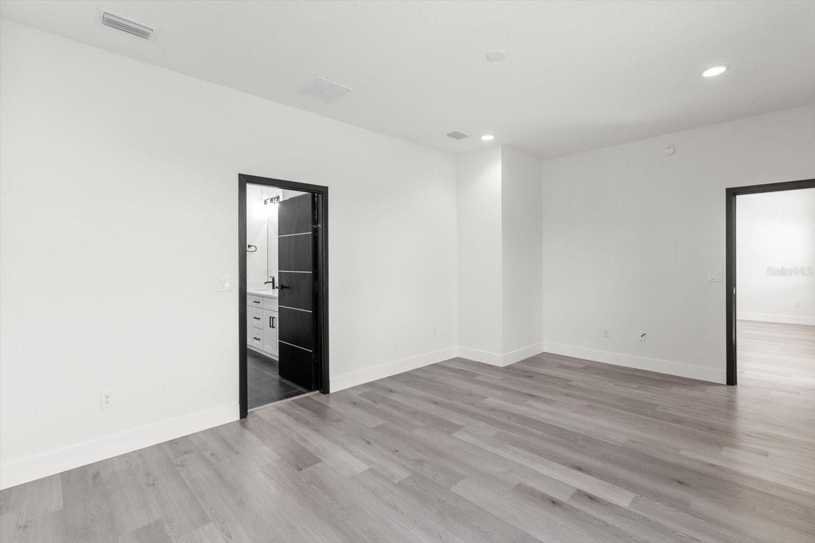 Image 20 of 42 For 14422 32nd Terrace Road