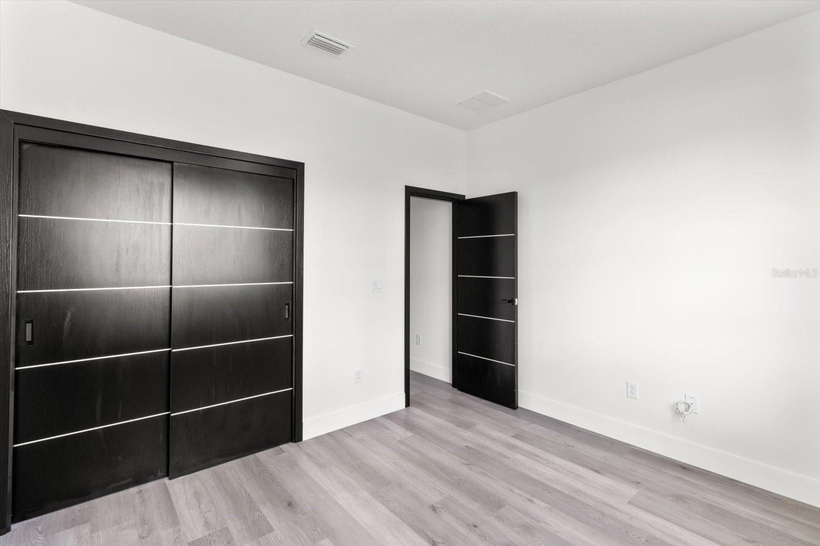 Image 31 of 42 For 14422 32nd Terrace Road