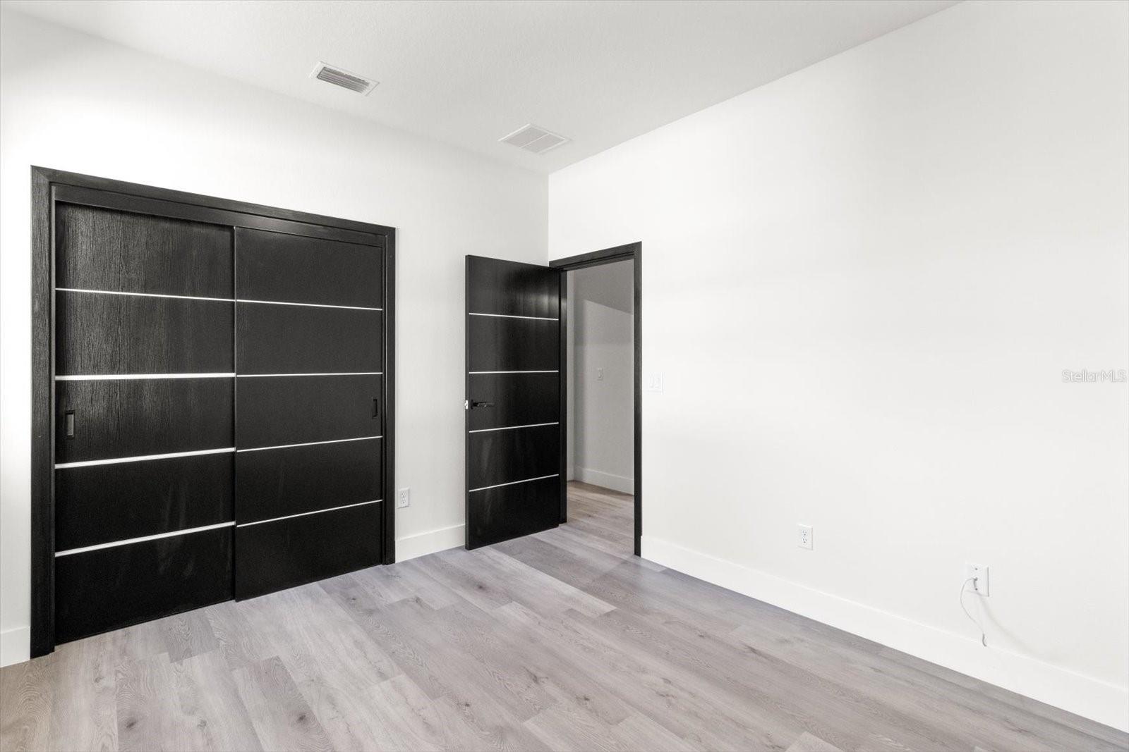 Image 33 of 42 For 14422 32nd Terrace Road