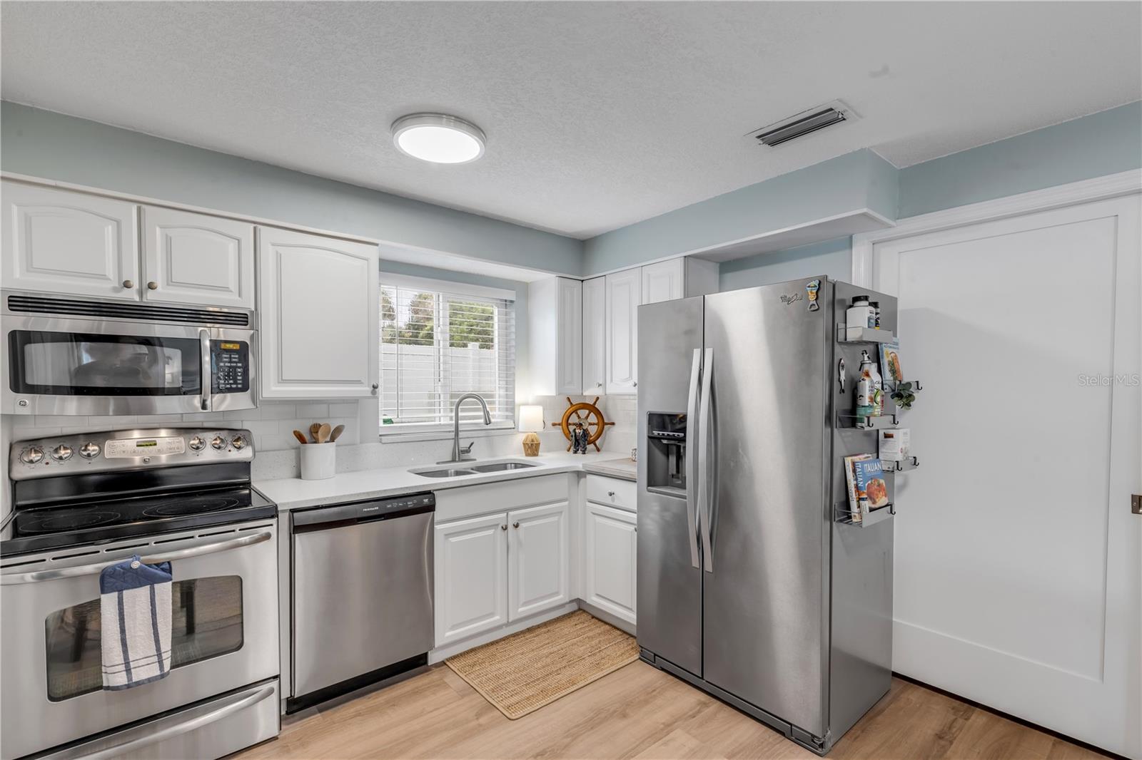 Image 13 of 60 For 4643 Katy Drive