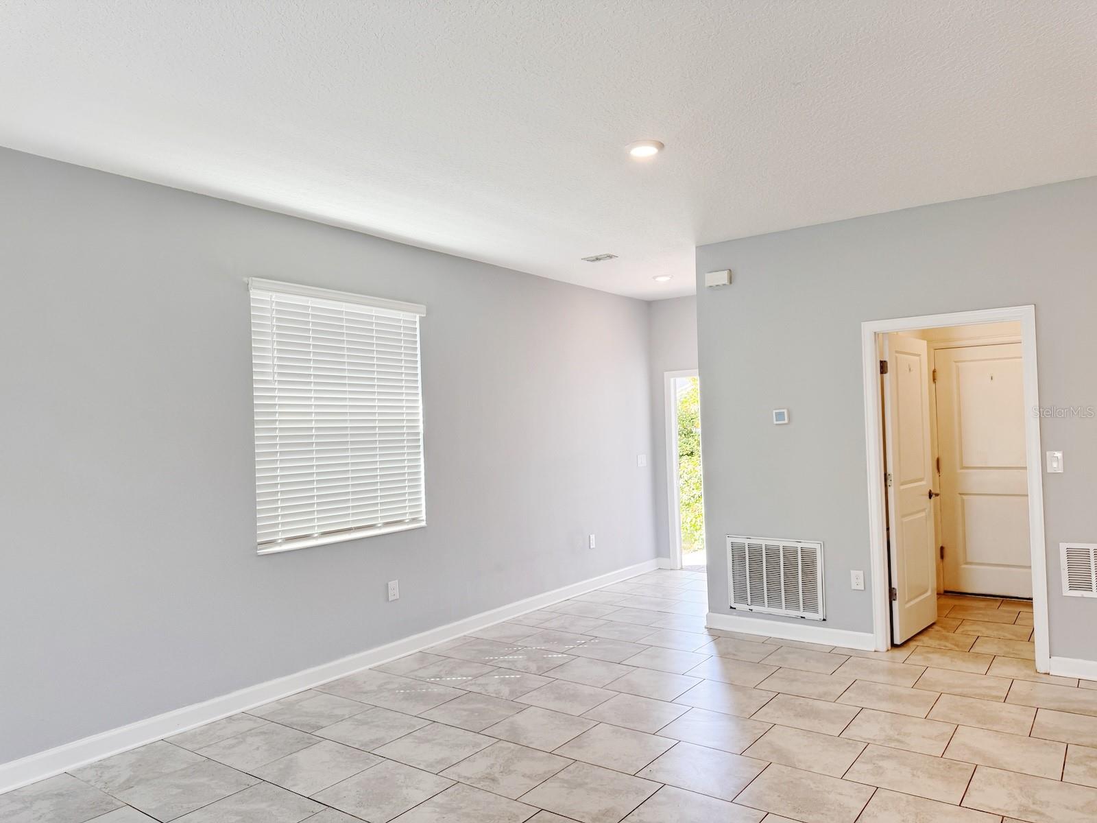 Image 8 of 28 For 1312 Oak Crest Street