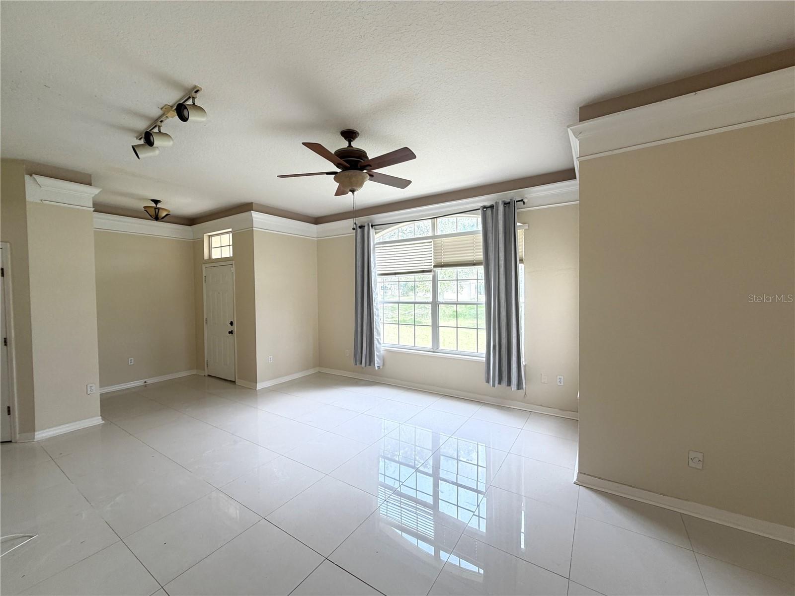 Image 4 of 18 For 6901 Della Drive 2