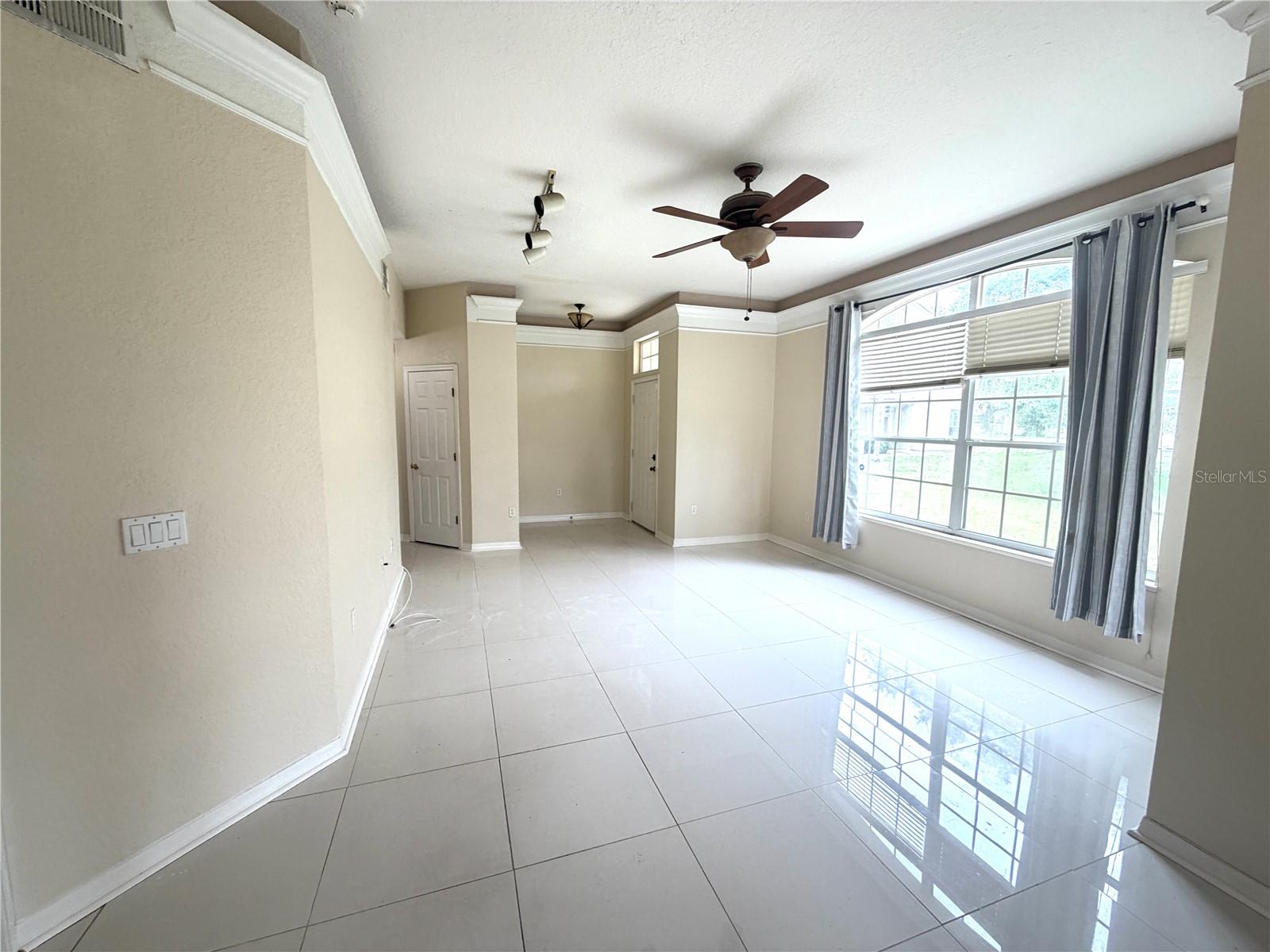 Image 5 of 18 For 6901 Della Drive 2