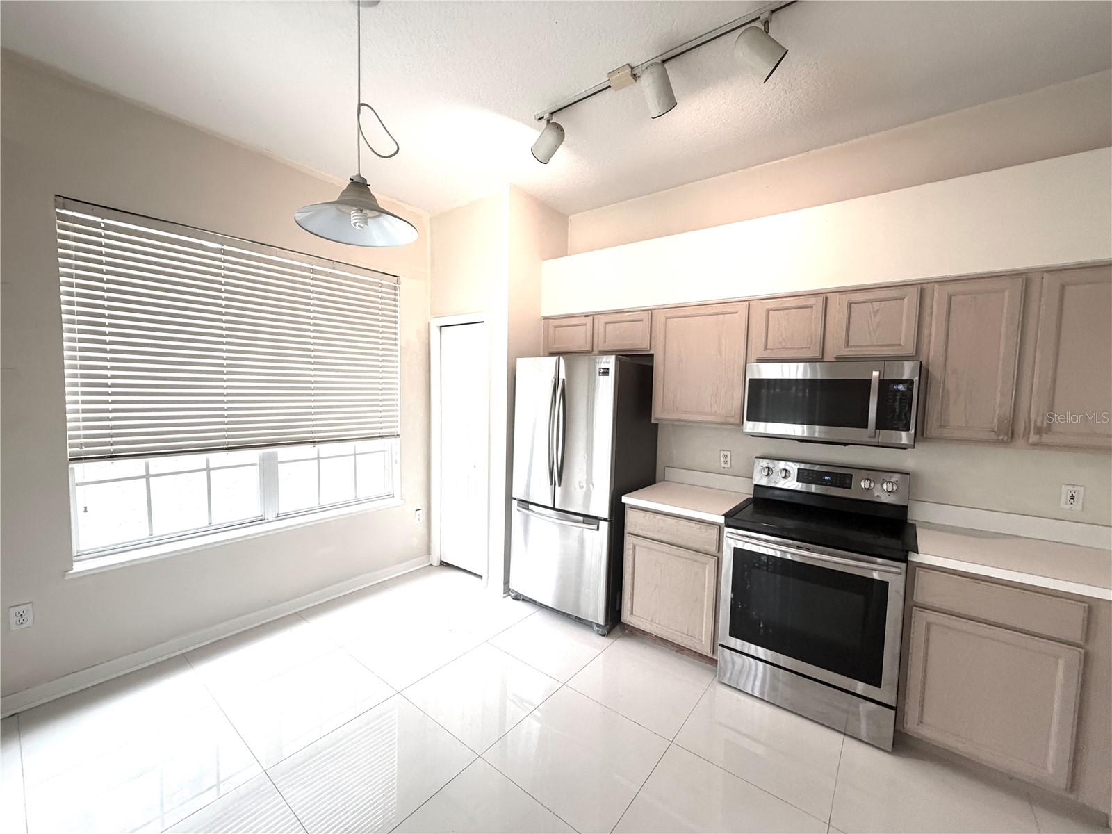 Image 8 of 18 For 6901 Della Drive 2