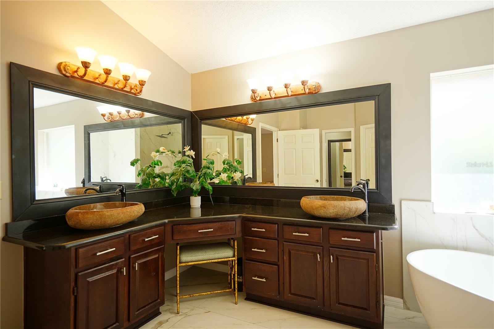 Image 14 of 37 For 4433 Winderwood Circle