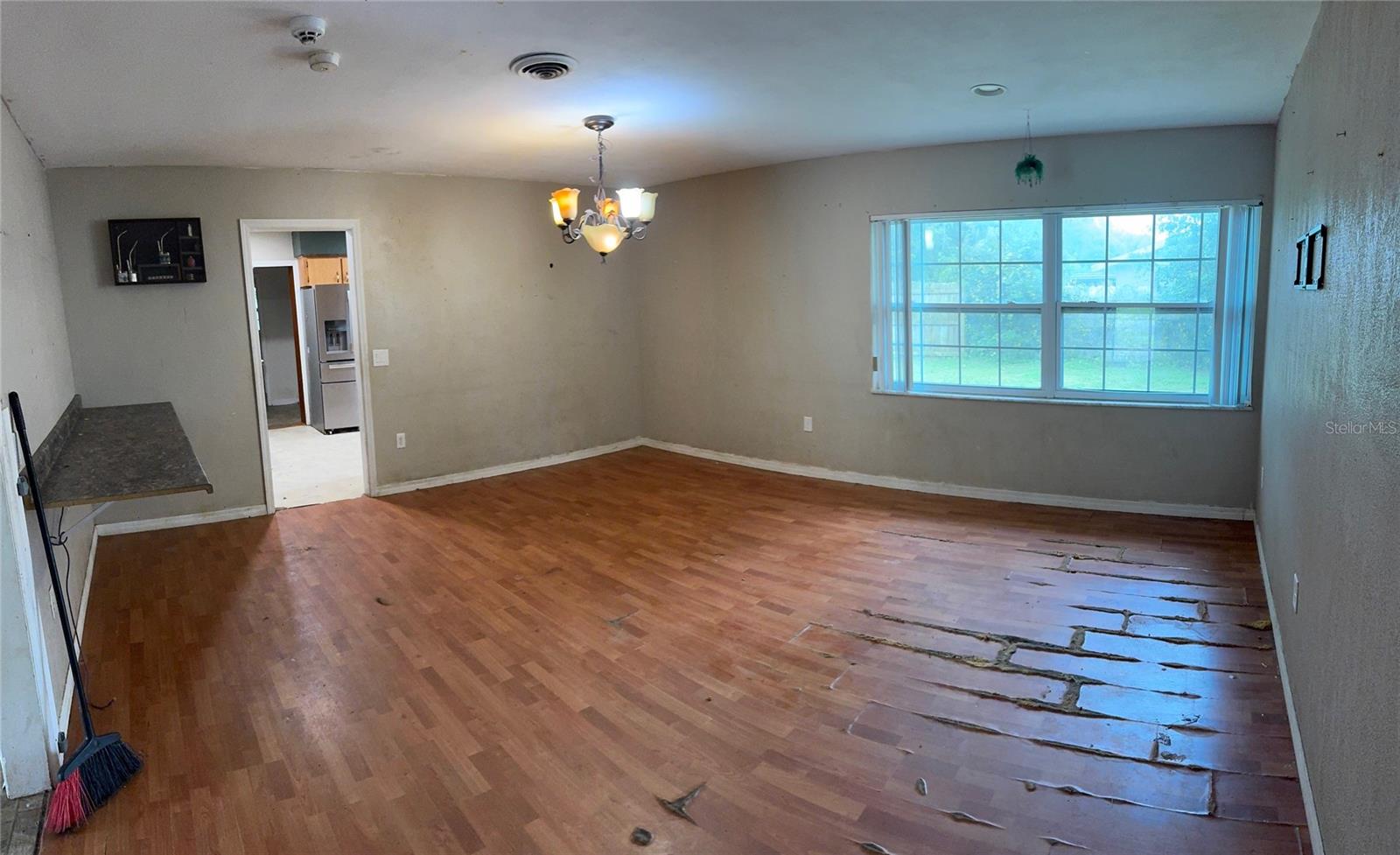 Image 3 of 14 For 566 Lynn Avenue