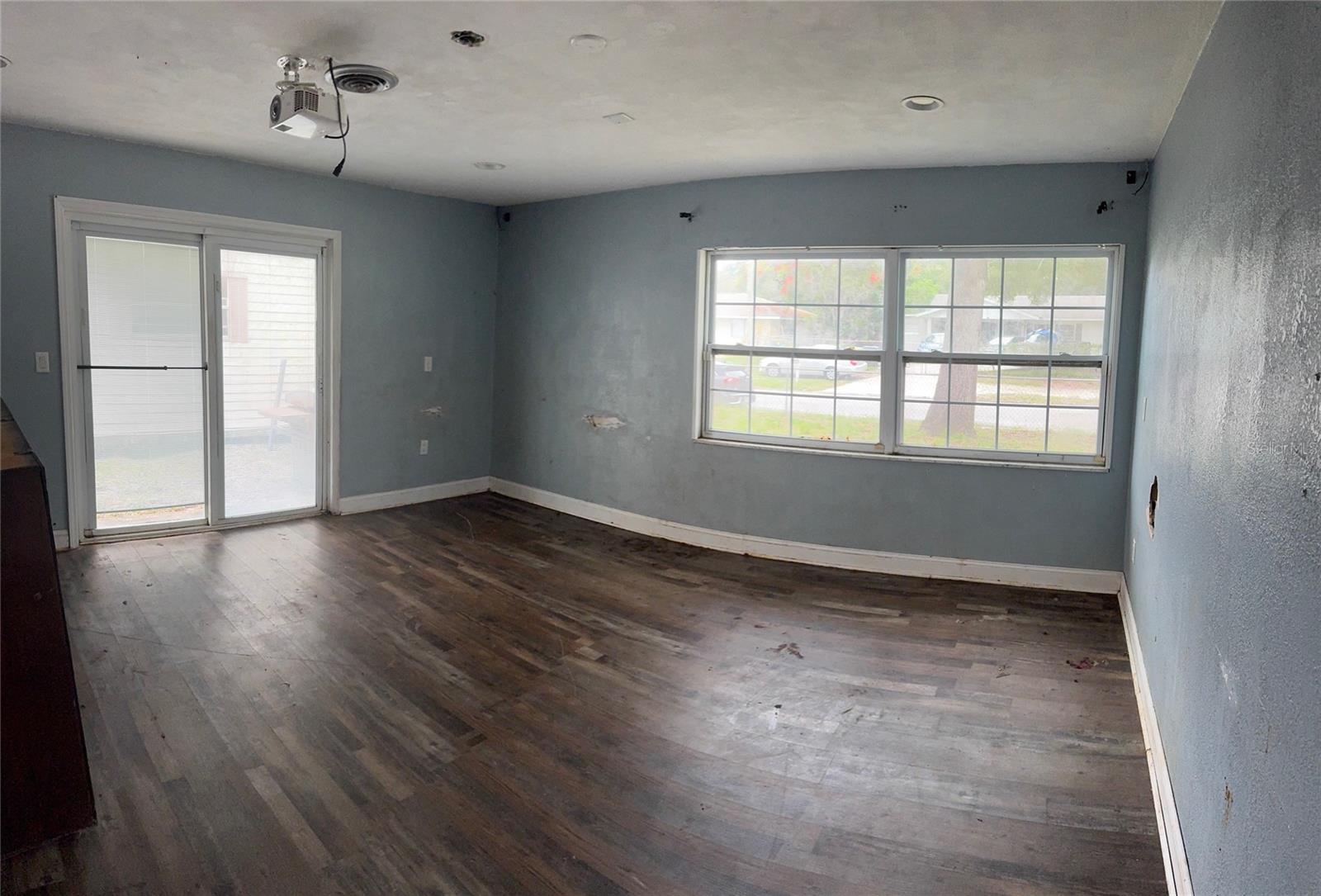 Image 4 of 14 For 566 Lynn Avenue
