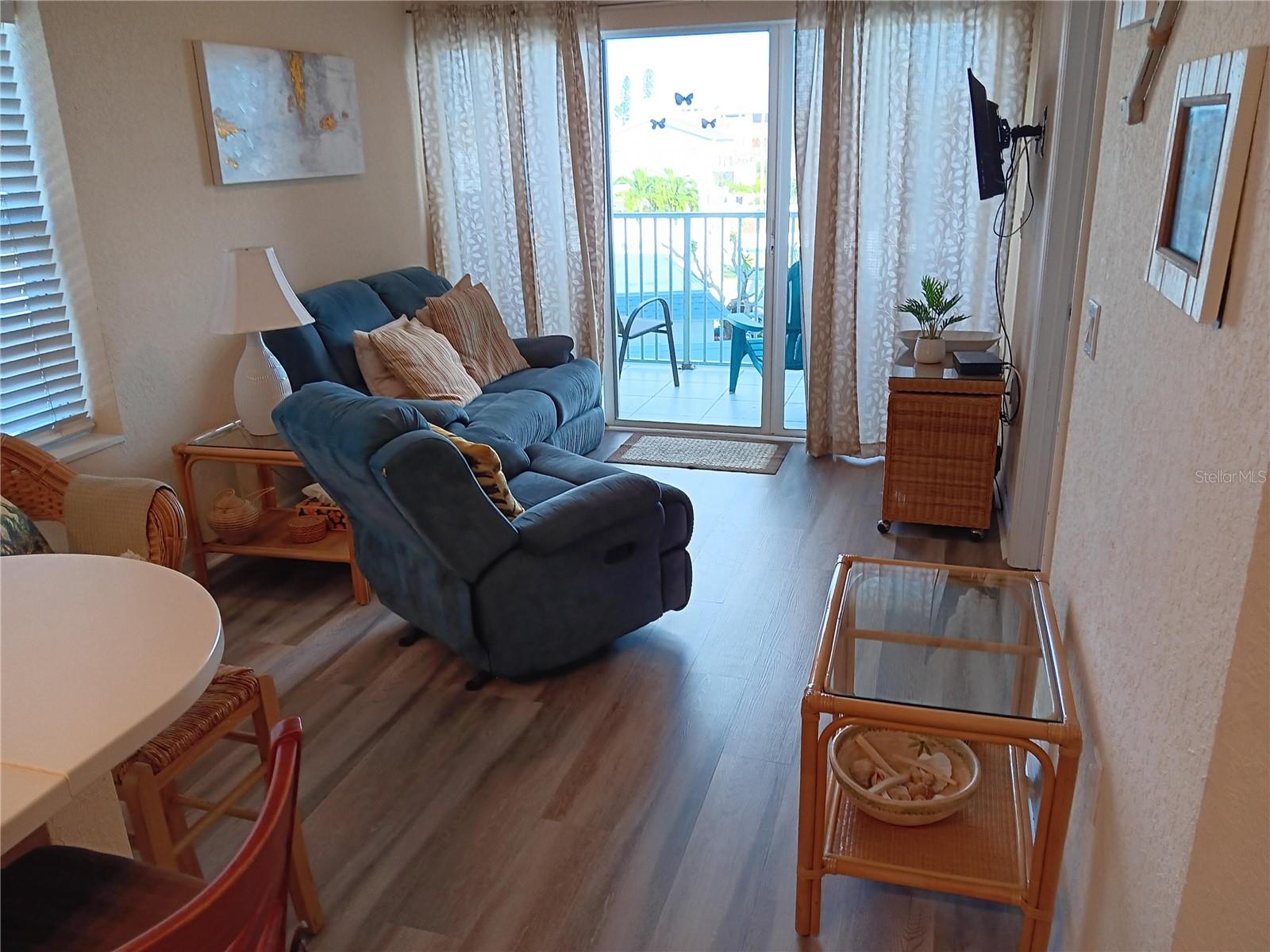 Image 12 of 20 For 13999 Gulf Boulevard 201