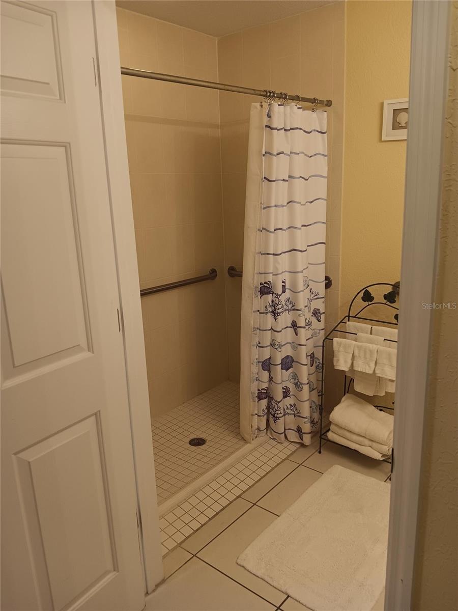 Image 19 of 20 For 13999 Gulf Boulevard 201