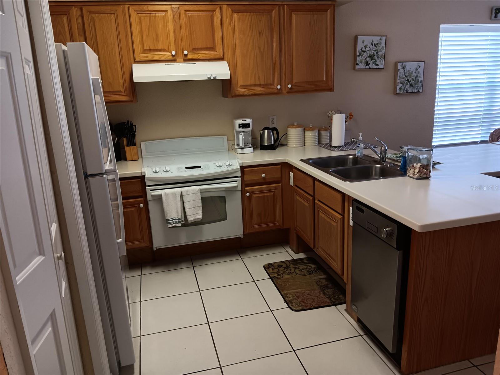 Image 6 of 20 For 13999 Gulf Boulevard 201