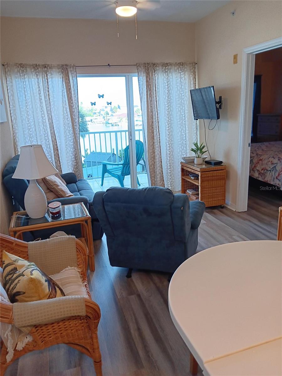 Image 7 of 20 For 13999 Gulf Boulevard 201