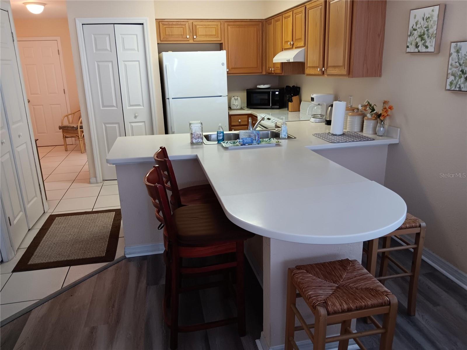 Image 8 of 20 For 13999 Gulf Boulevard 201