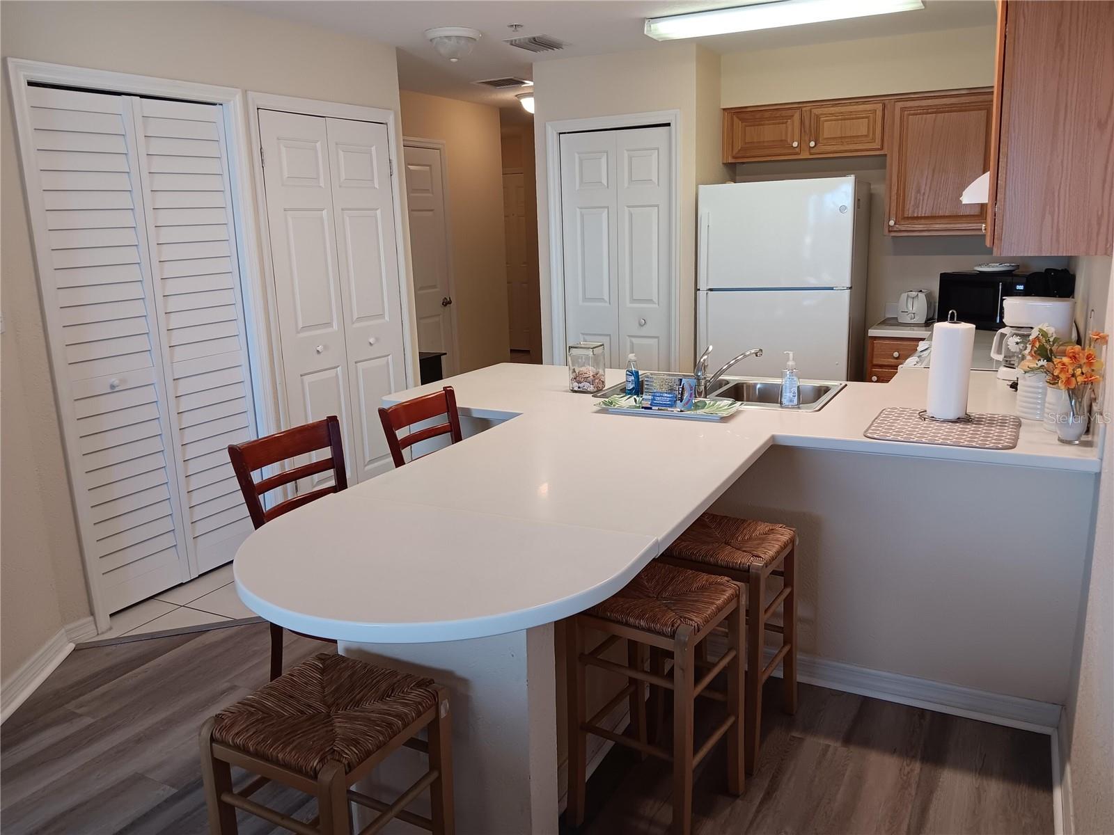 Image 9 of 20 For 13999 Gulf Boulevard 201