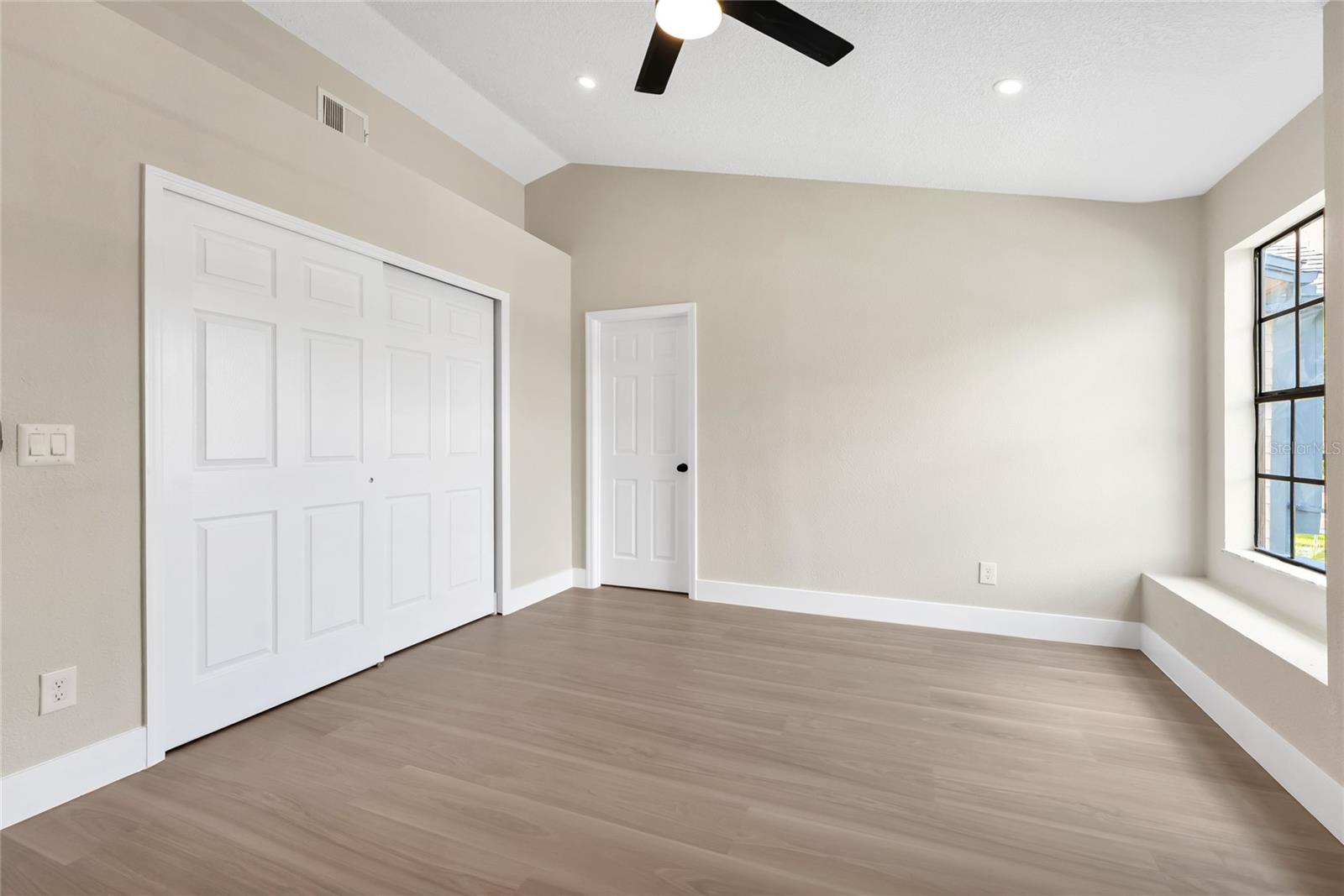 Image 21 of 40 For 2865 Wareham Court