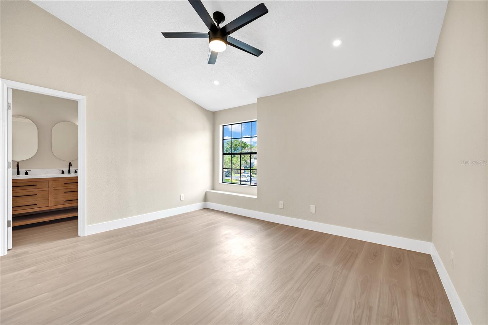 Image 22 of 40 For 2865 Wareham Court