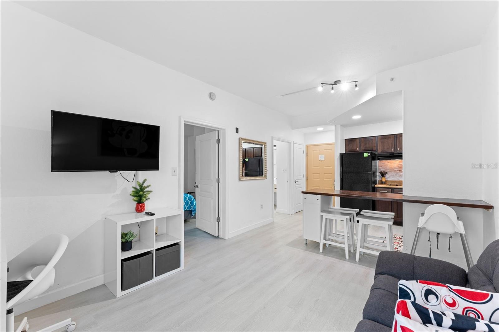 Image 13 of 29 For 8303 Palm Parkway 318
