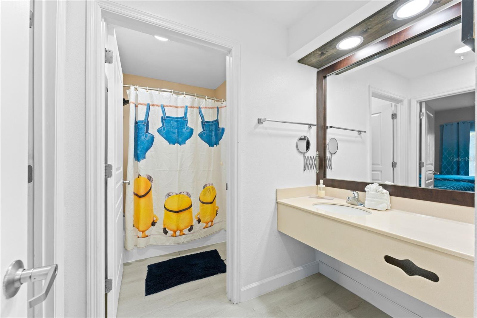 Image 18 of 29 For 8303 Palm Parkway 318