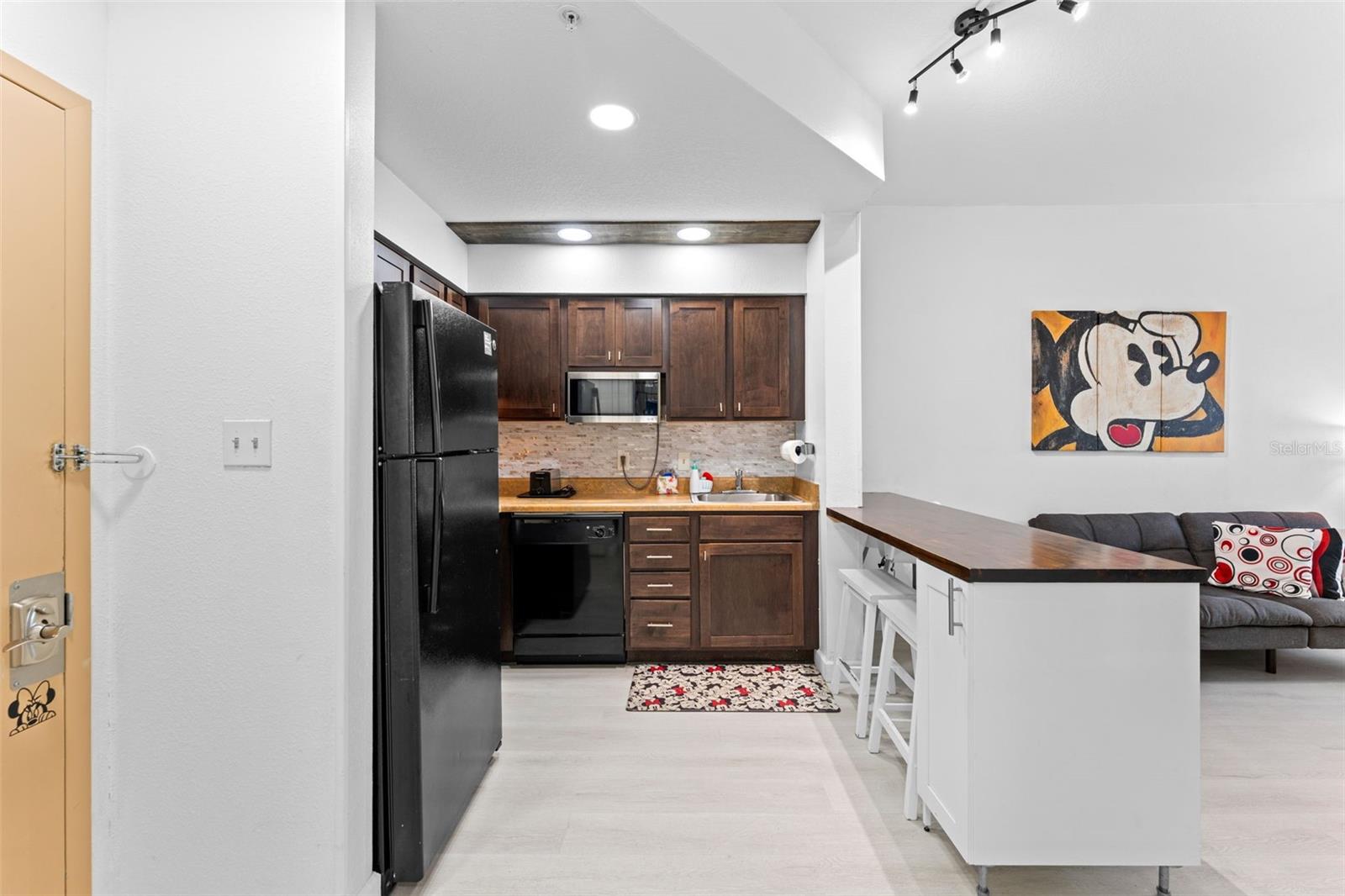 Image 9 of 29 For 8303 Palm Parkway 318