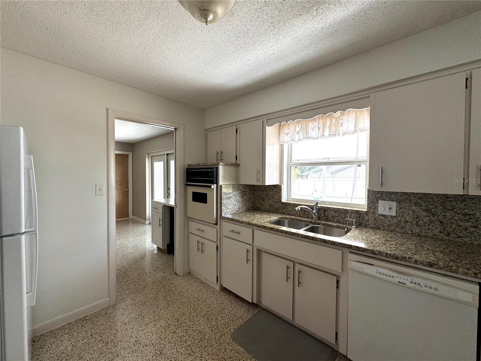 Image 5 of 23 For 903 Marscastle Avenue