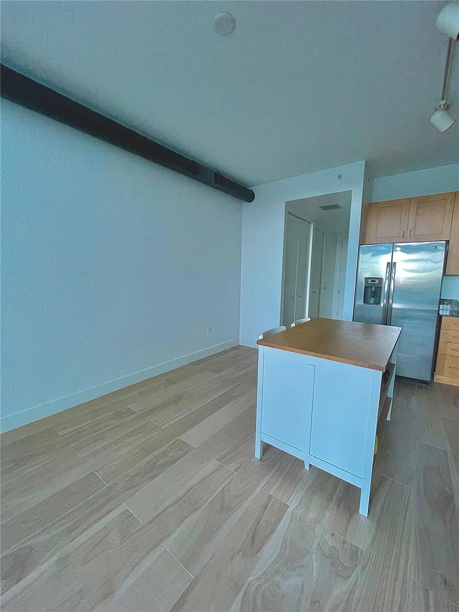 Image 10 of 33 For 150 Robinson Street 2a-6