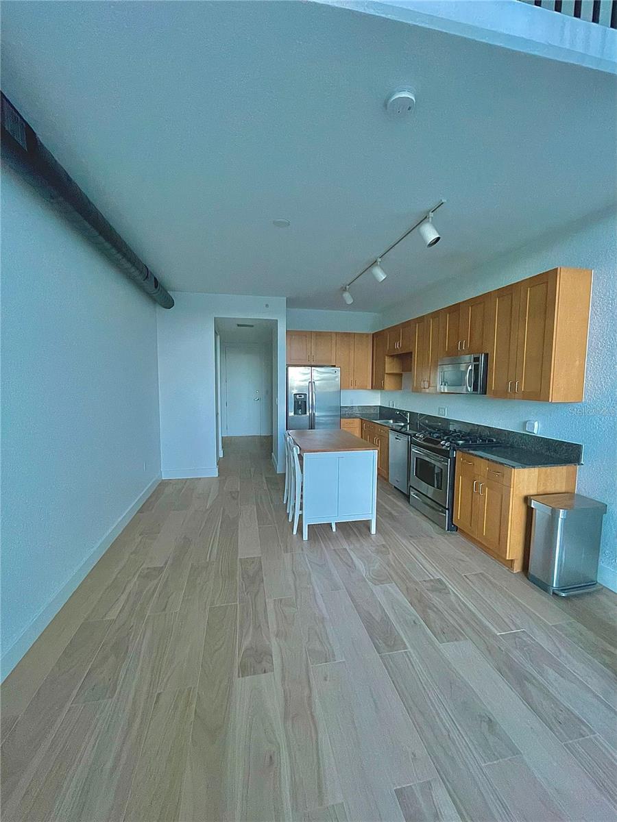 Image 11 of 33 For 150 Robinson Street 2a-6