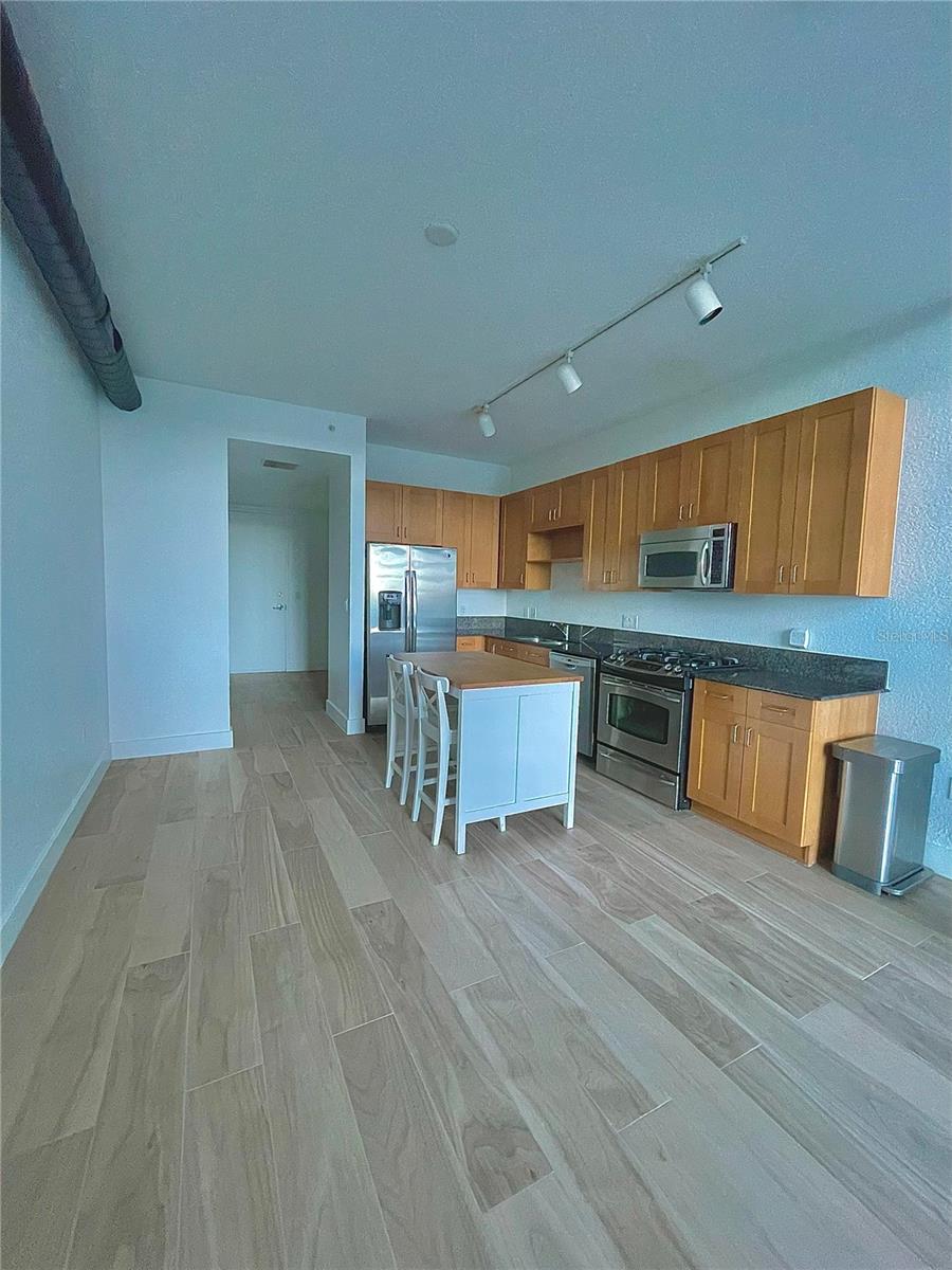 Image 12 of 33 For 150 Robinson Street 2a-6