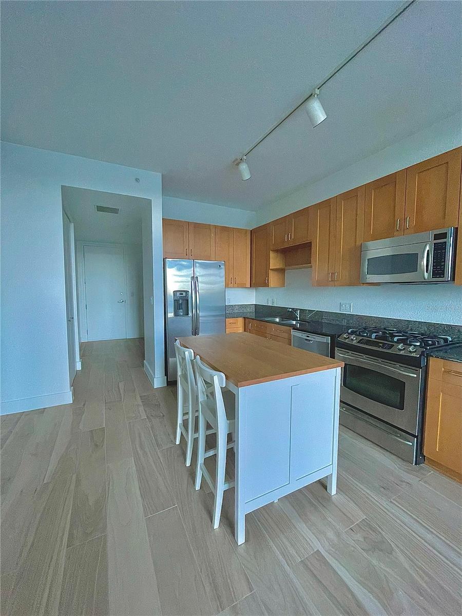 Image 13 of 33 For 150 Robinson Street 2a-6