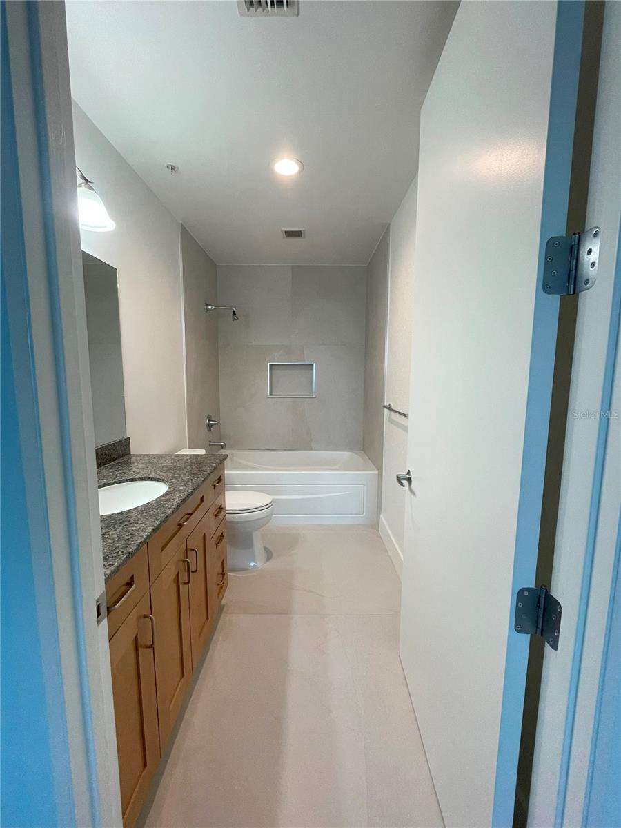 Image 15 of 33 For 150 Robinson Street 2a-6
