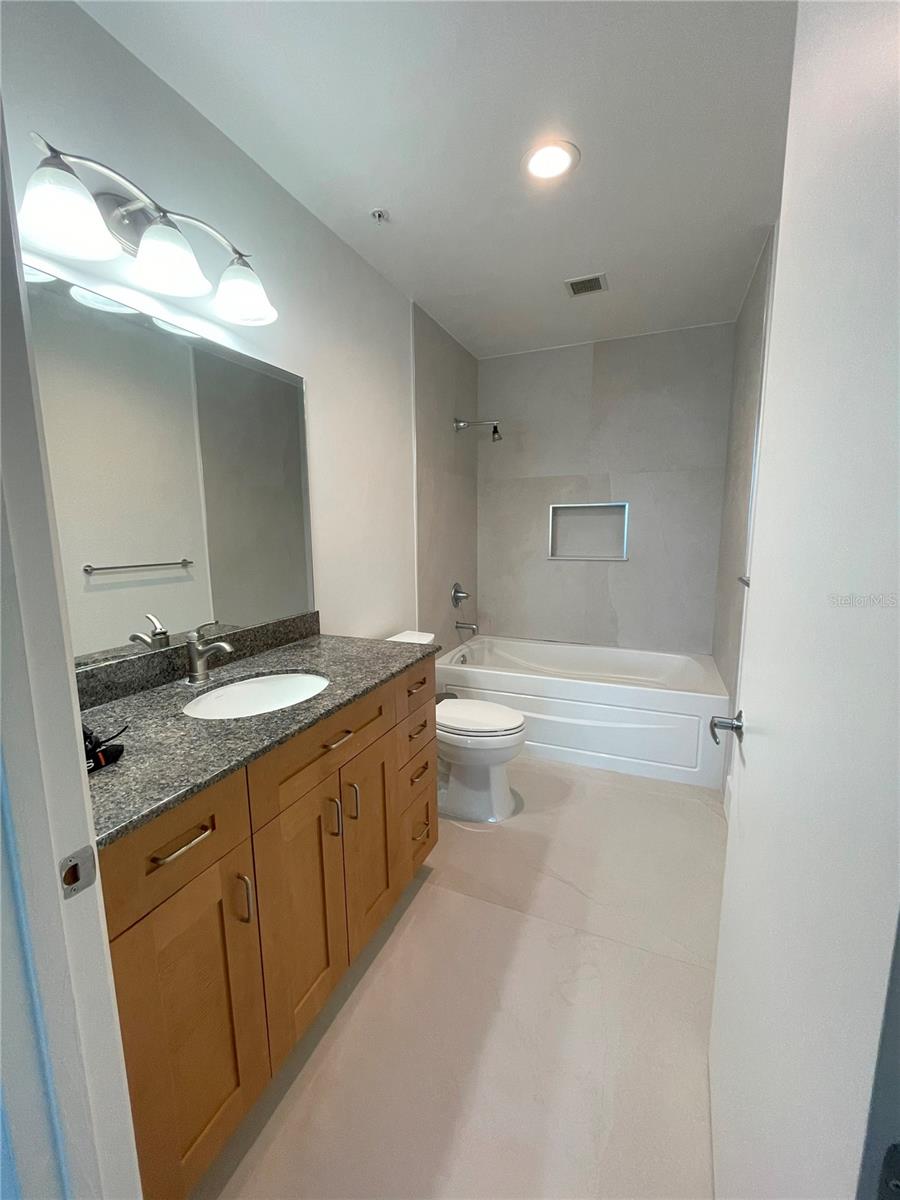 Image 16 of 33 For 150 Robinson Street 2a-6