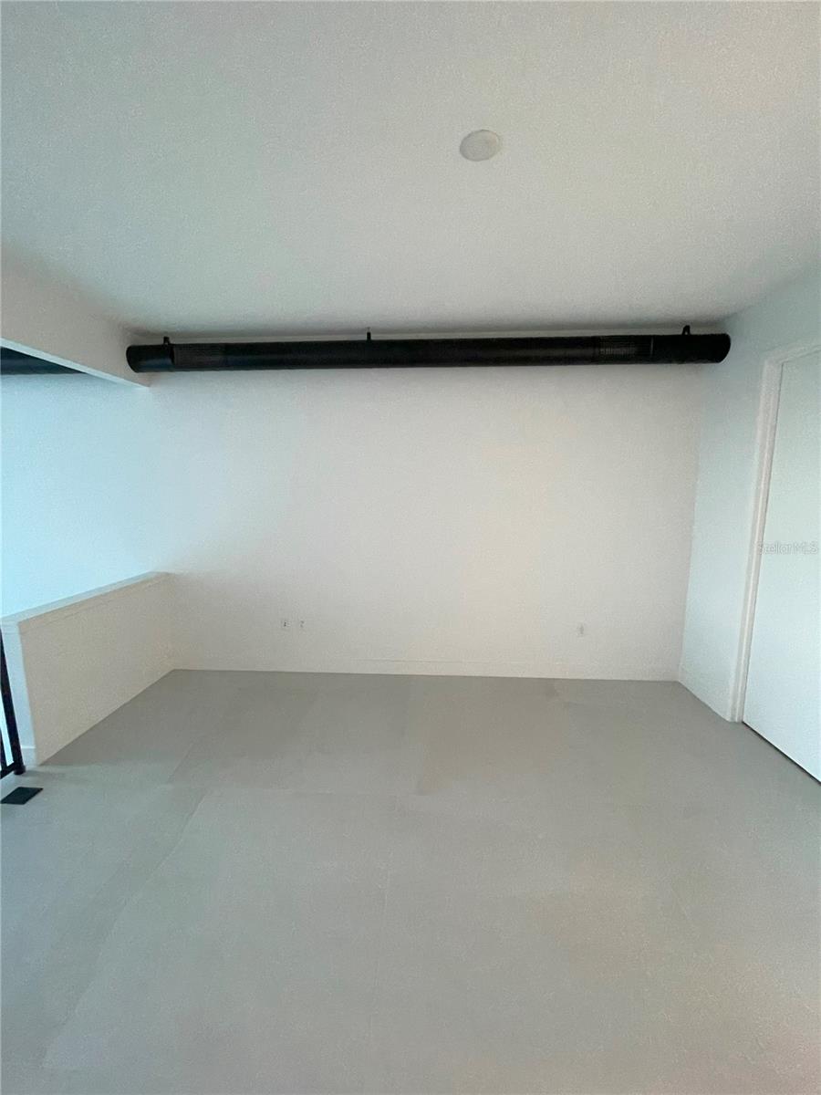 Image 3 of 33 For 150 Robinson Street 2a-6