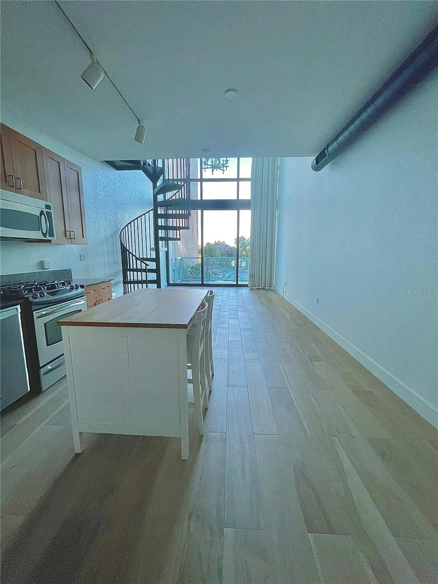 Image 4 of 33 For 150 Robinson Street 2a-6