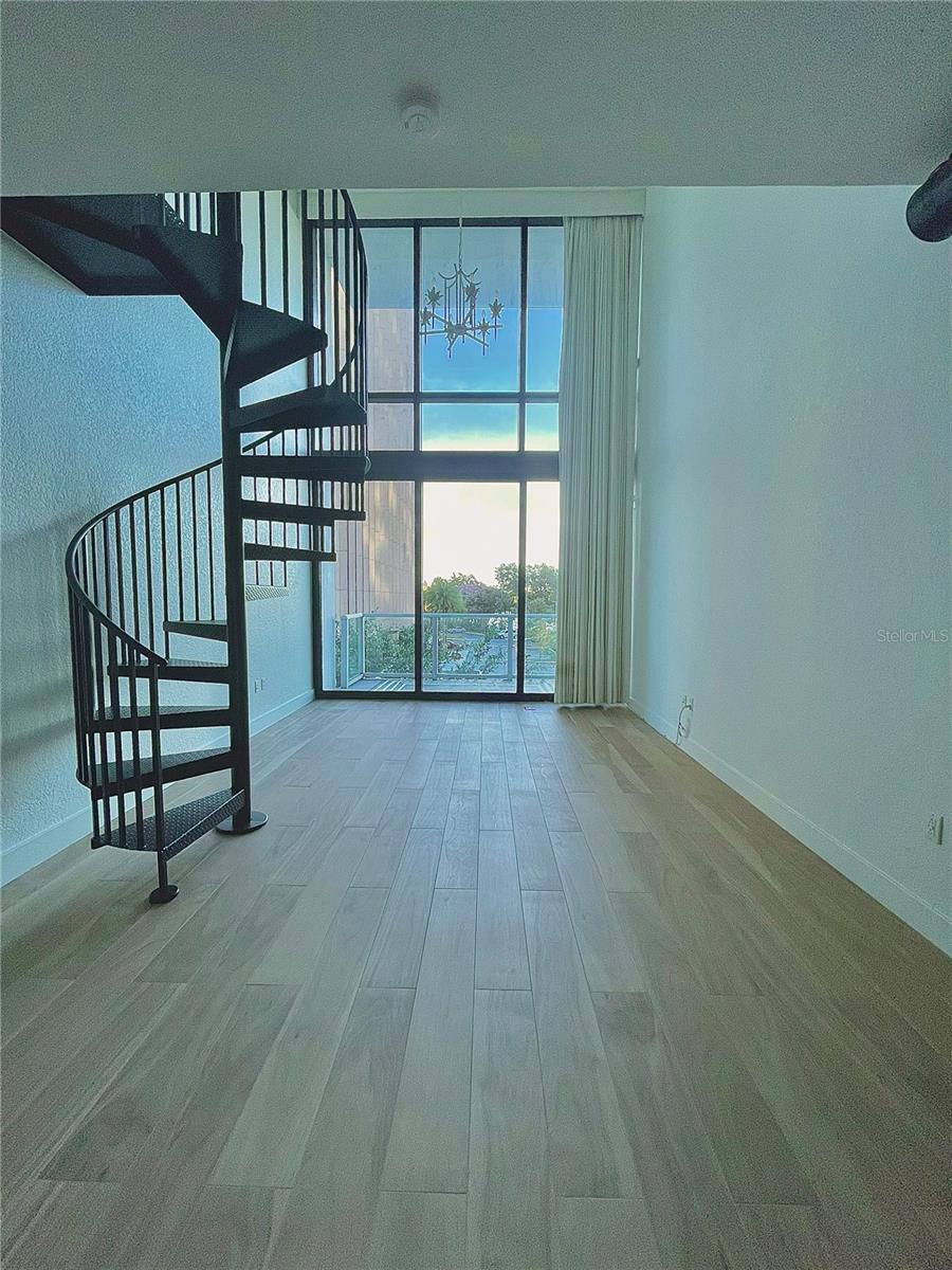 Image 6 of 33 For 150 Robinson Street 2a-6