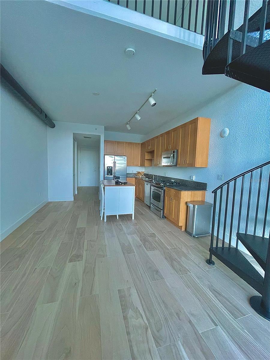 Image 8 of 33 For 150 Robinson Street 2a-6