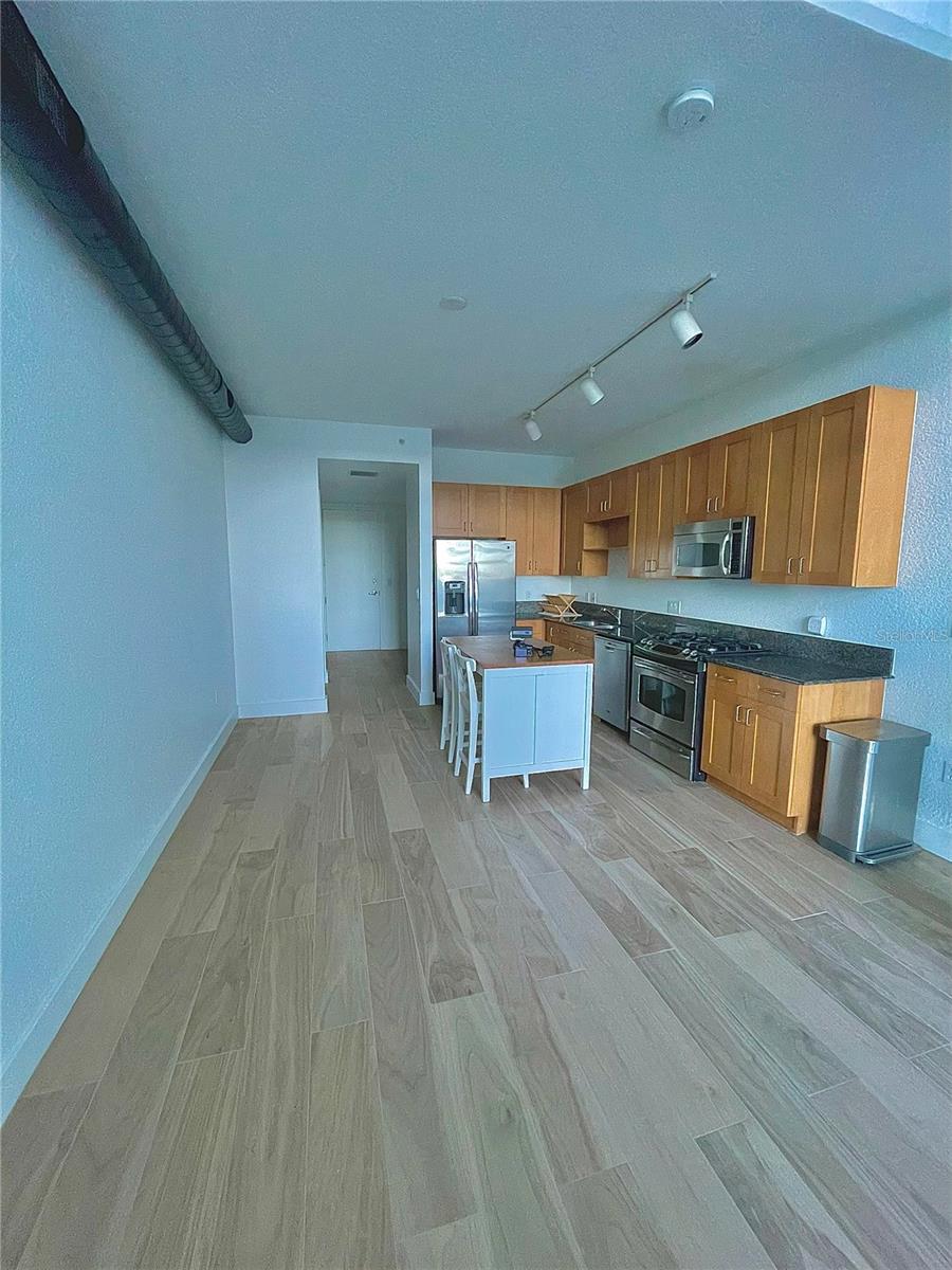 Image 9 of 33 For 150 Robinson Street 2a-6