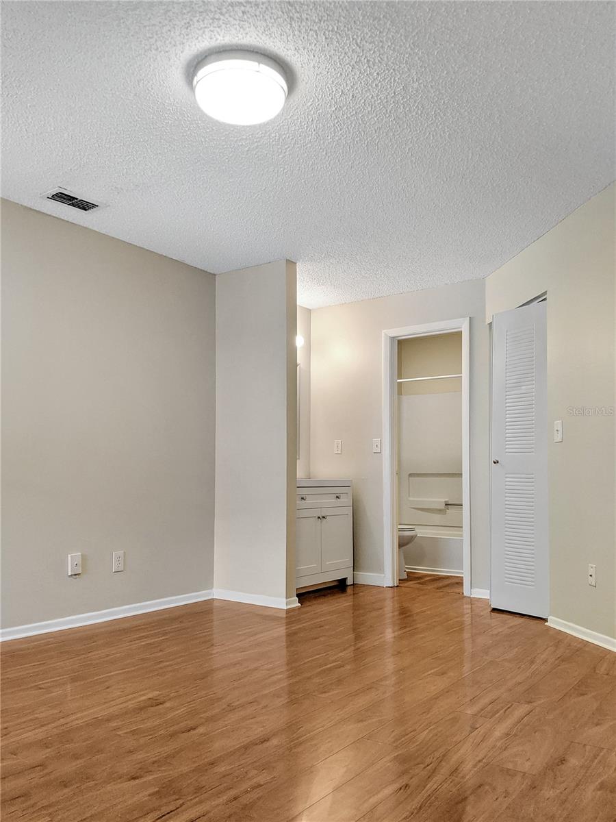 Image 8 of 13 For 2569 Grassy Point Drive 201