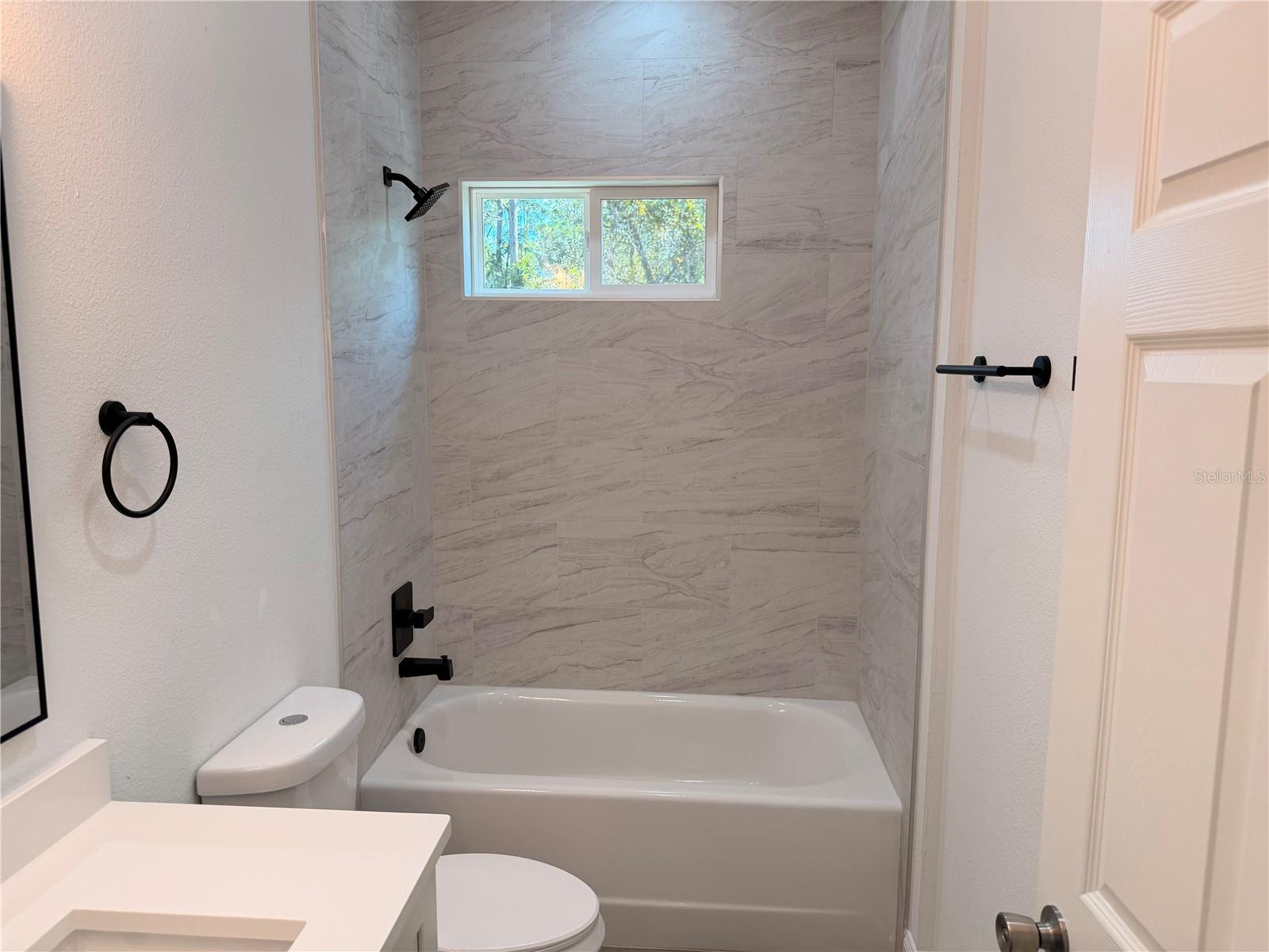 Listing photo id 9 for 3736 Galleon Street