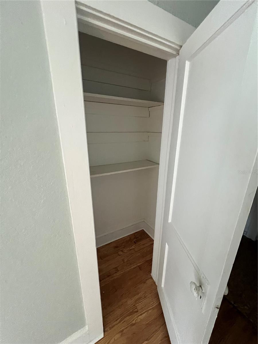 Image 12 of 16 For 711 Davis Street