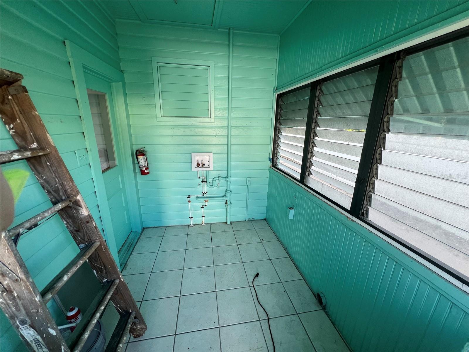 Image 16 of 16 For 711 Davis Street