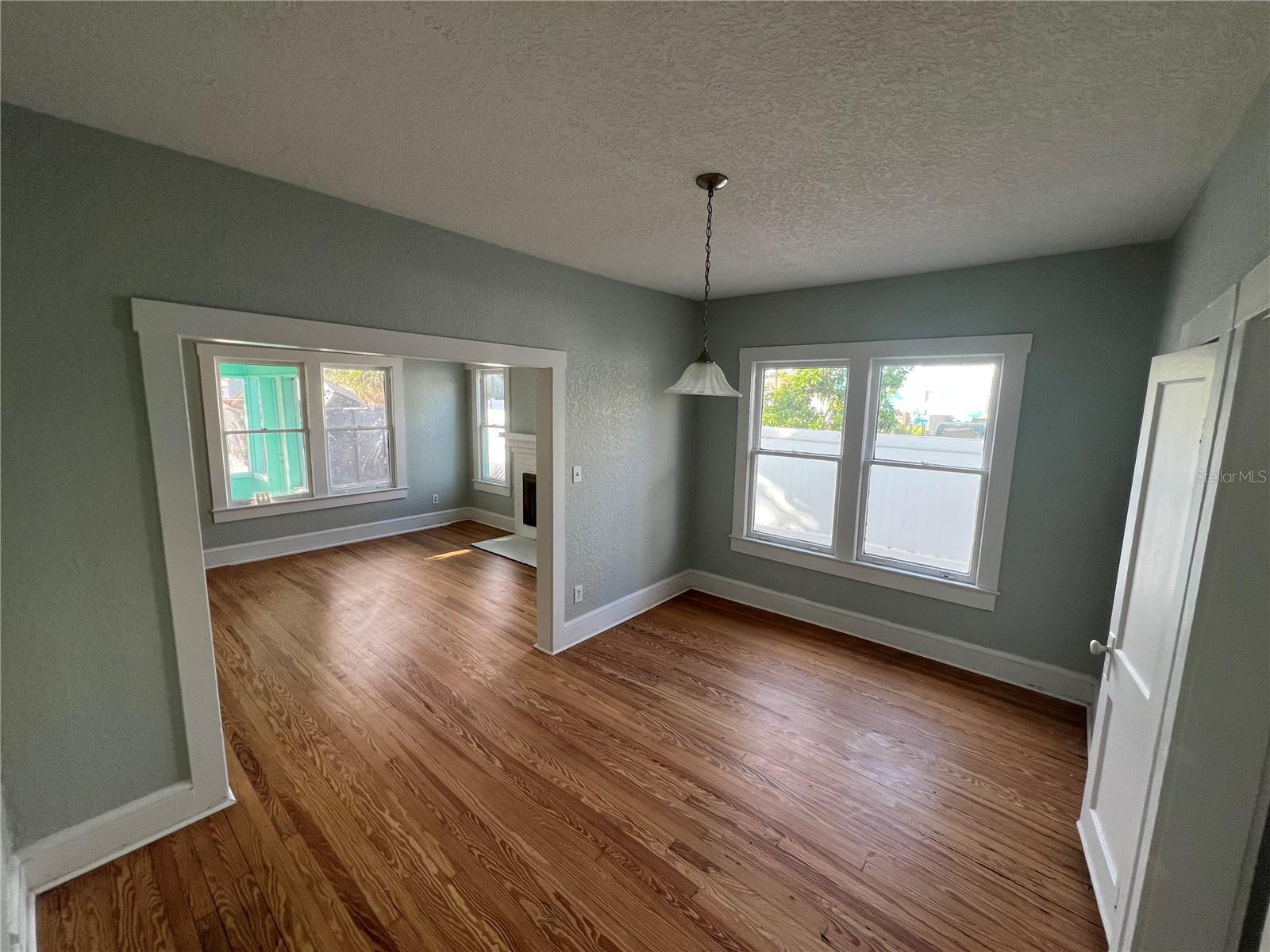 Image 5 of 16 For 711 Davis Street