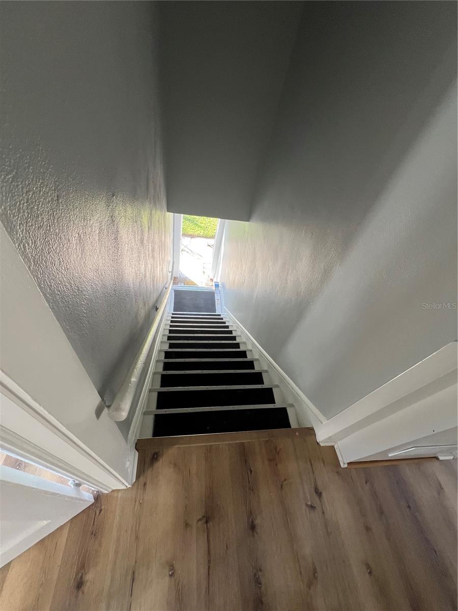 Image 2 of 9 For 713 Davis Street 1