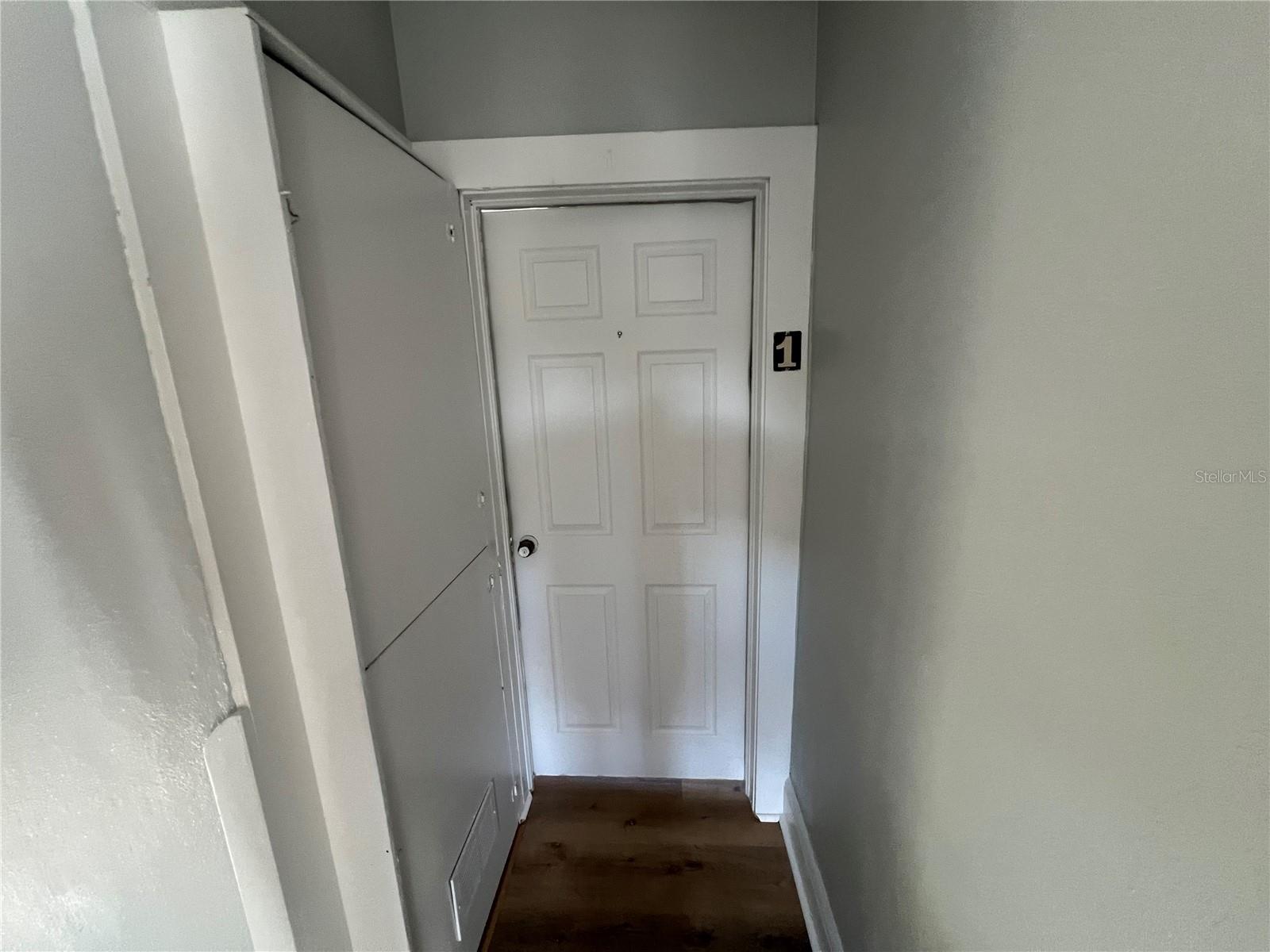 Image 3 of 9 For 713 Davis Street 1