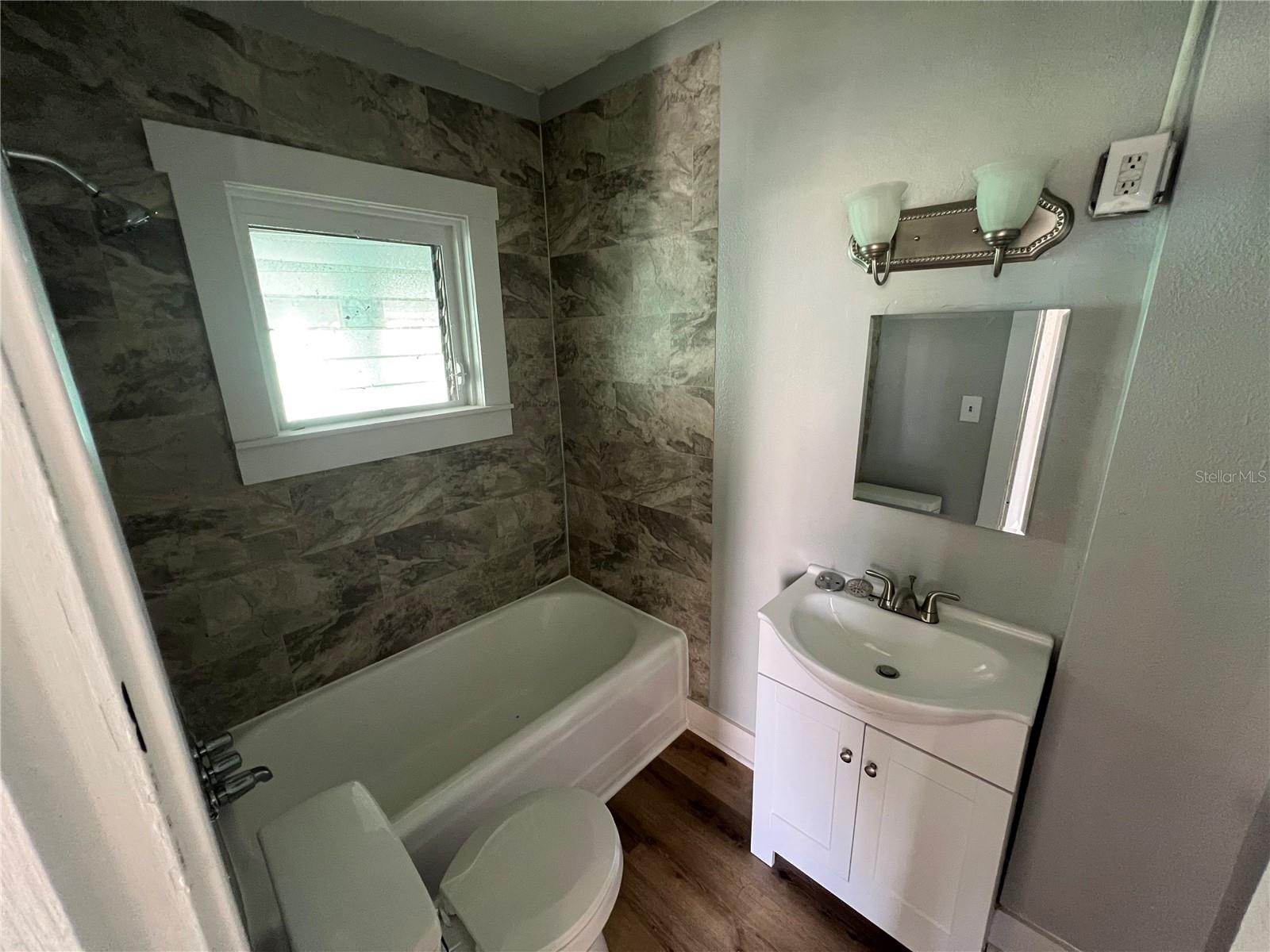 Image 9 of 9 For 713 Davis Street 1