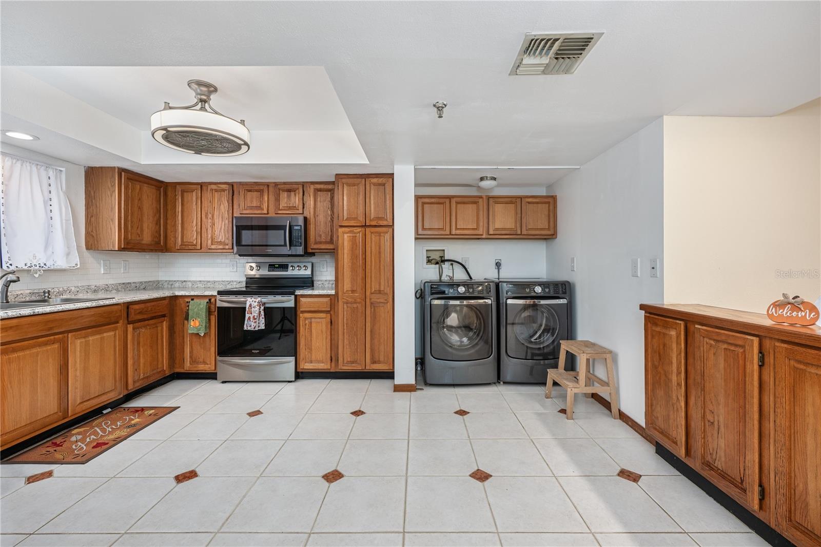 Image 12 of 38 For 1162 Carmel Circle 250