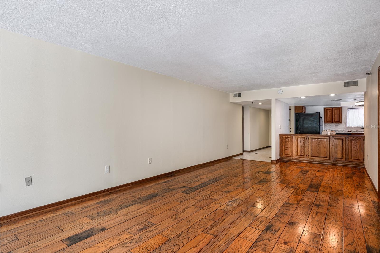 Image 13 of 38 For 1162 Carmel Circle 250
