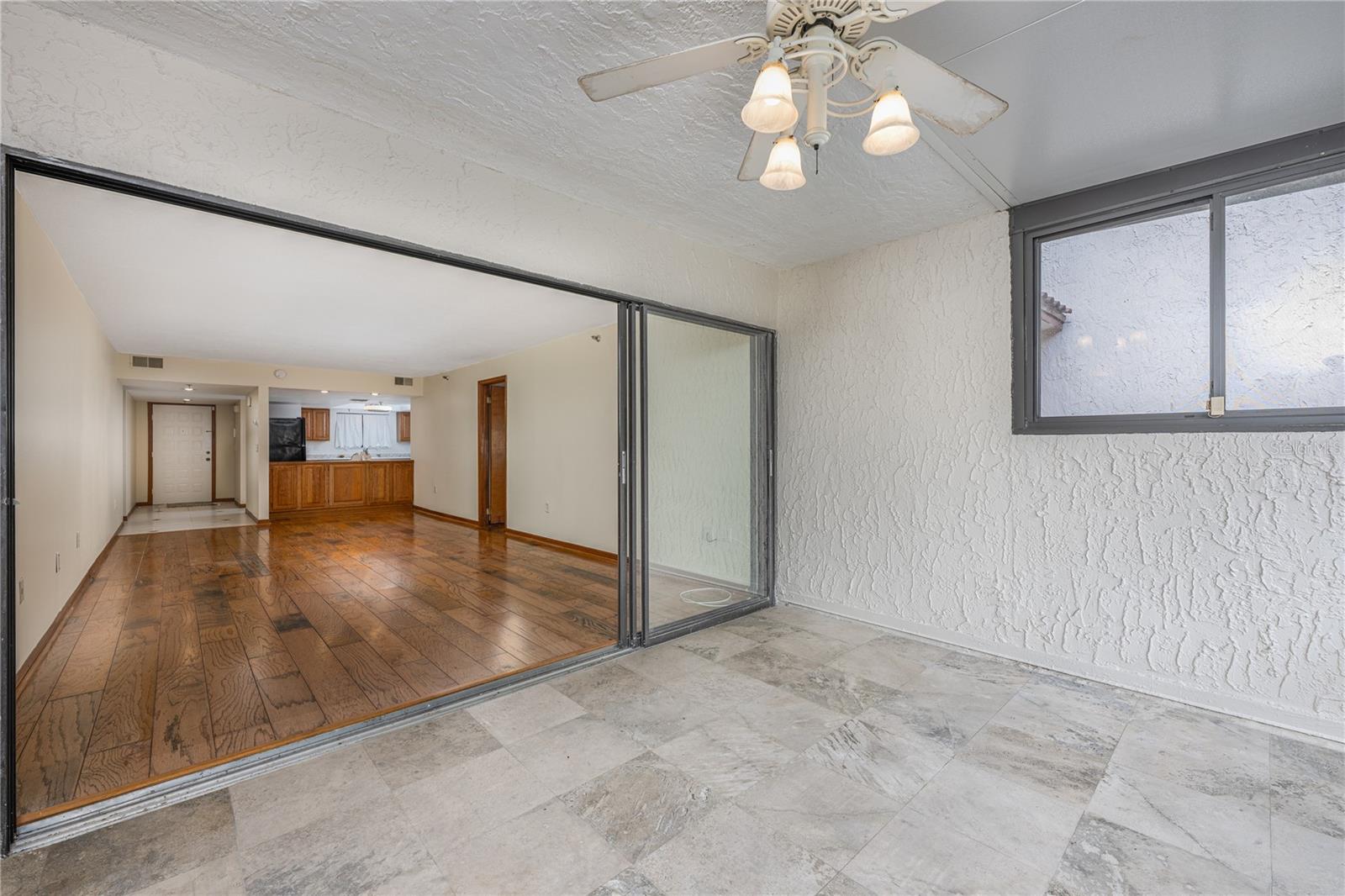 Image 16 of 38 For 1162 Carmel Circle 250